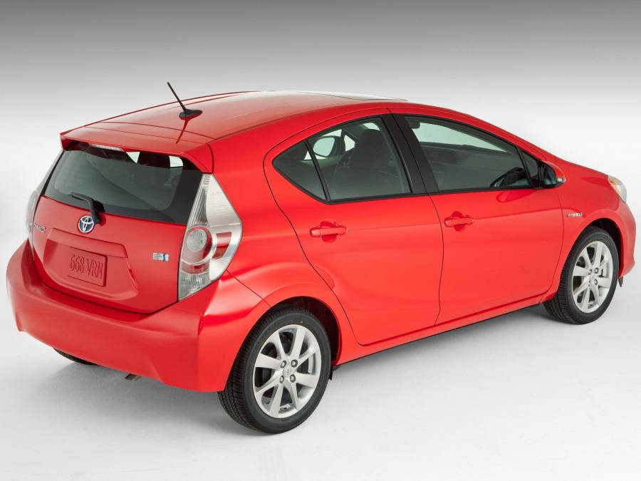  Toyota Prius C 2012 года  (фото 20 из 87)